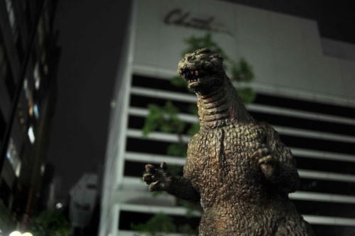 godzilla_statue_3.jpg
