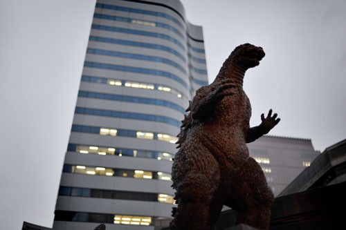 godzilla_statue_4.jpg