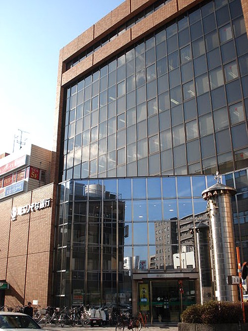 450px-Saitama-resona_Urawa-chuoh_01.jpg