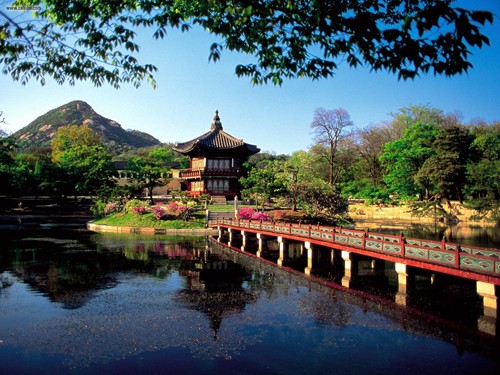 Hyangwonjong_Pavilion_Lake_Seoul_South_Korea-tourism-news.jpg