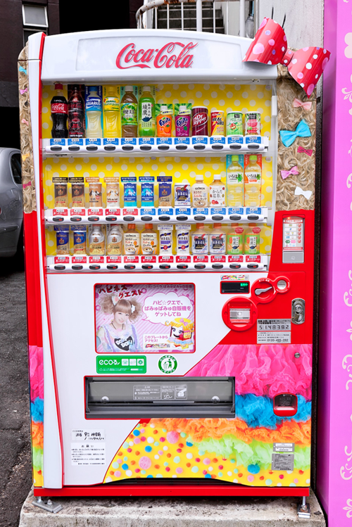 Kyarypamyupamyu-vending-machine05.png