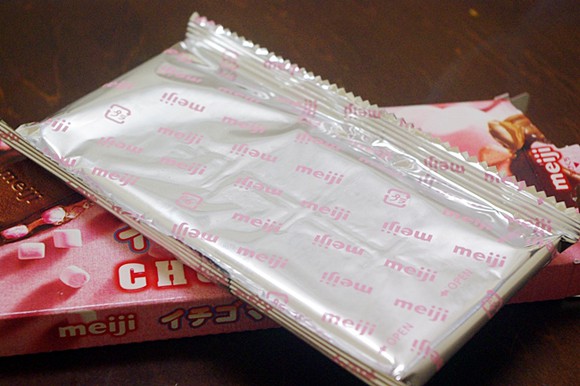 meiji_fresa_marshmallow_chocolate_japonshop_01.jpg