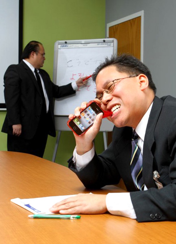 e8ba_gummy_iphone_case_meeting-434x600.jpg