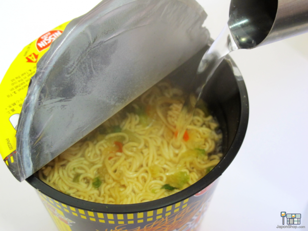 yakisoba-nissin-wok-japonshop015-620x465.png