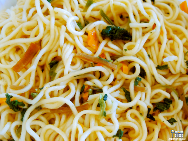 yakisoba-ufo-cerdo-japonshop010-620x465.png