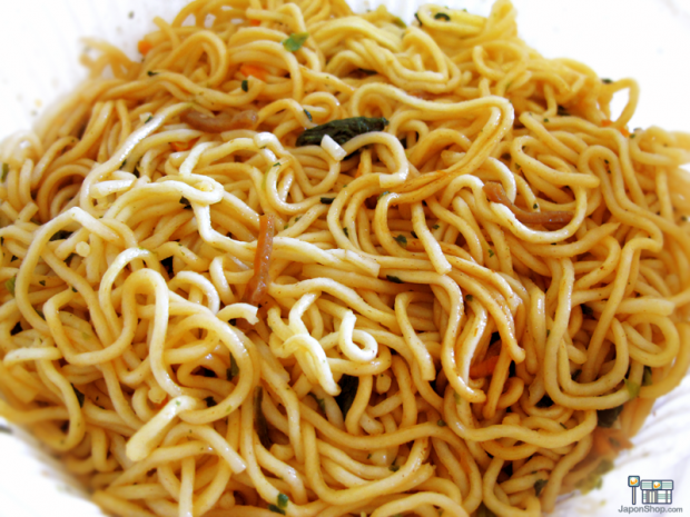 yakisoba-ufo-cerdo-japonshop014-620x465.png