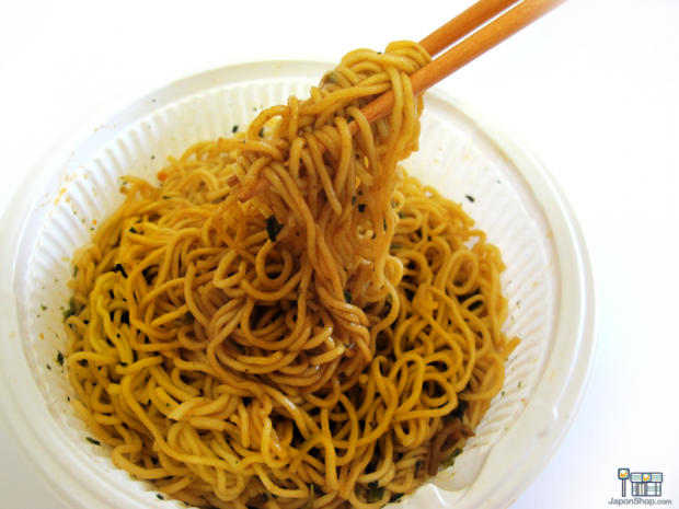 yakisoba-ufo-cerdo-japonshop015-620x465.png