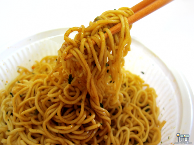 yakisoba-ufo-cerdo-japonshop016-620x465.png