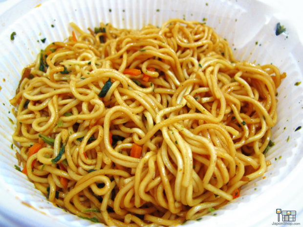 yakisoba-ufo-cerdo-japonshop017-620x465.png