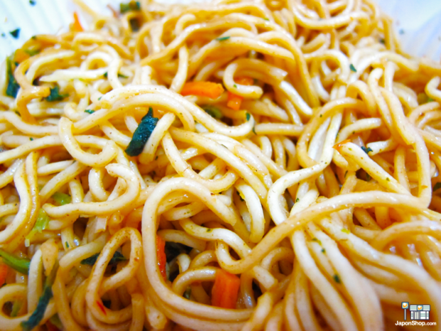 yakisoba-ufo-cerdo-japonshop018-620x465.png