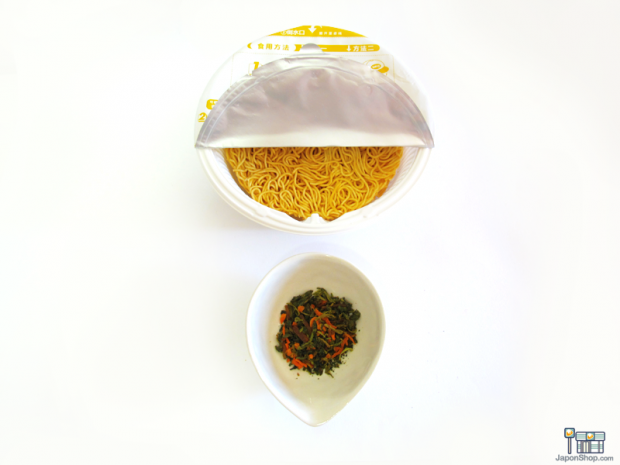 yakisoba-ufo-cerdo-japonshop061-620x465.png