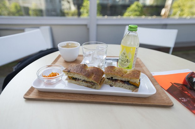 cafeteria-via-tren-tokyo-japon-japonshop05.jpg