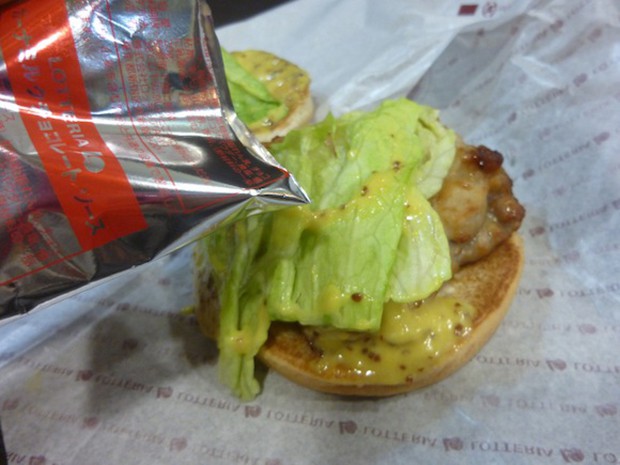 hamburguesa-lotteria-chocolate-japon-japonshop06.jpg