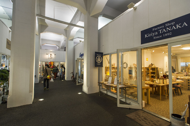 galeria-comercial-bajo-puente-tren-tokyo-japonshop09.png