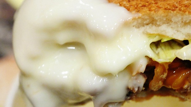 hamburguesa-queso-fondue-japon-japonshop.jpg