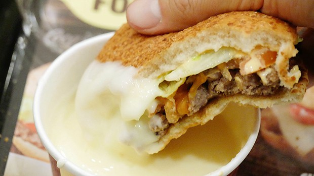 hamburguesa-queso-fondue-japon-japonshop02.jpg