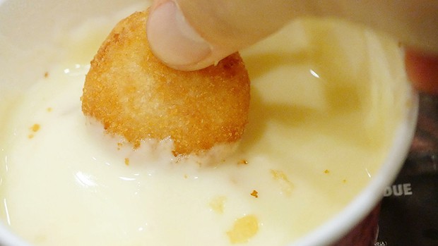 hamburguesa-queso-fondue-japon-japonshop08.jpg