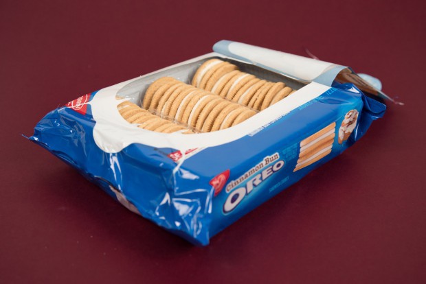 Cinnamon-Bun-Oreos-07-620x414.jpg