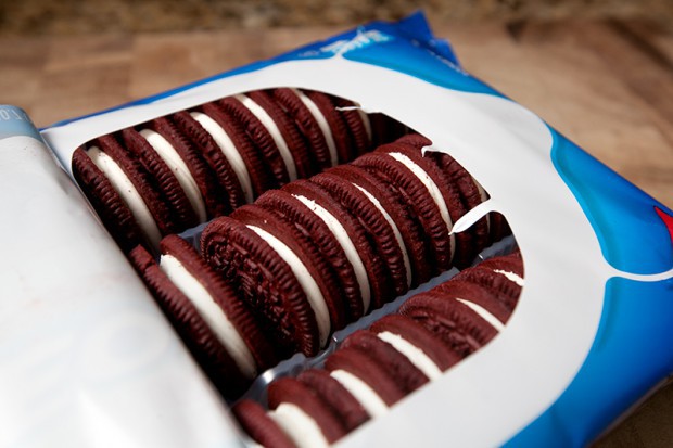 red-velvet-oreos-review-031-620x413.jpg