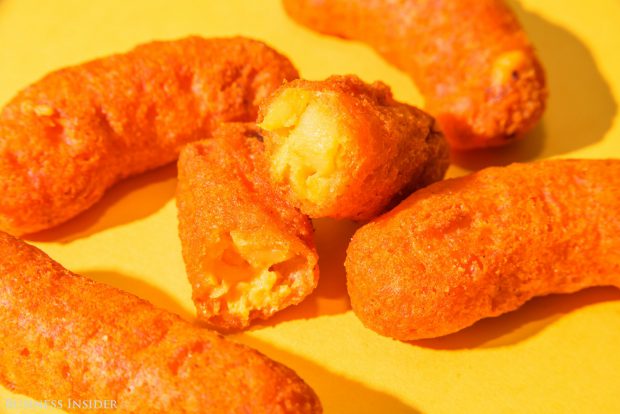 burger-king-mac-n-cheetos-6-620x414.jpg