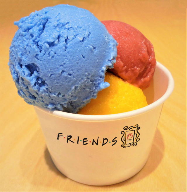 friends-cafe-tokyo-japan-collaboration-japanese-dvd-blueray-disc-anniversary-tv-comedies-ginza-central-perk-4.jpg
