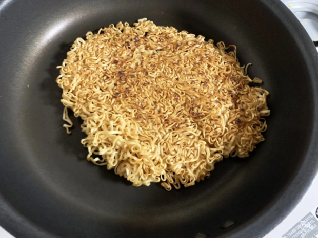 Ramen-Pizza-Japonshop2-620x465.png