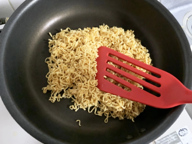 Ramen-Pizza-Japonshop3-620x465.png