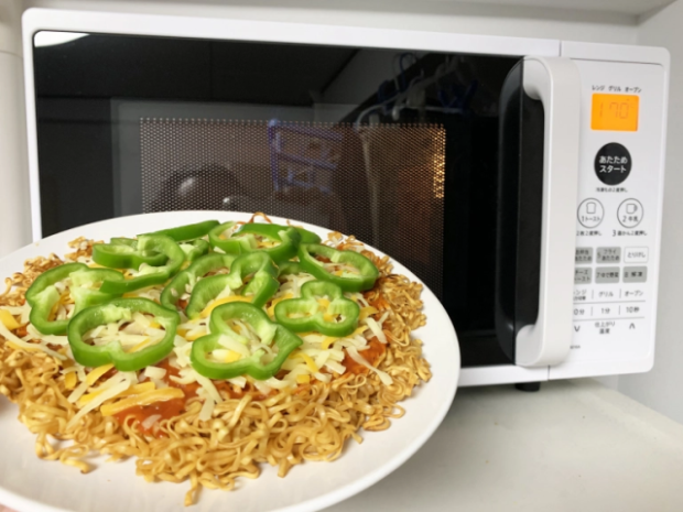 Ramen-Pizza-Japonshop9-620x465.png
