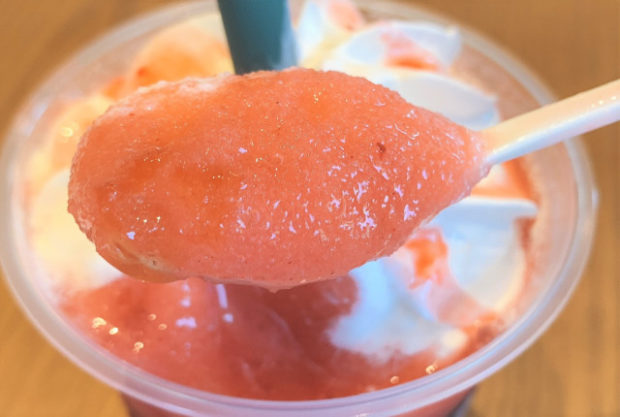 Starbucks-Ichigo-Frapuccinos7-620x417.jpg