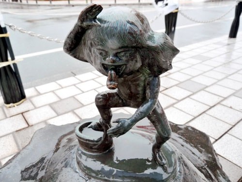 Mitología Japonesa: Akaname, el Devorador de Inmundicia