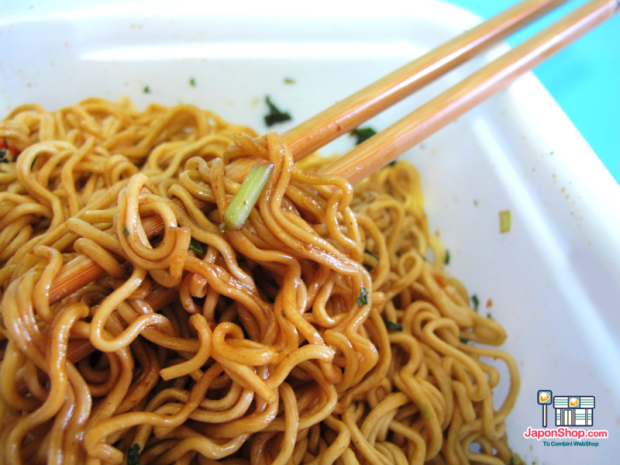 Combini Lovers:Fideos Salteados Yakisoba Hot & Spicy