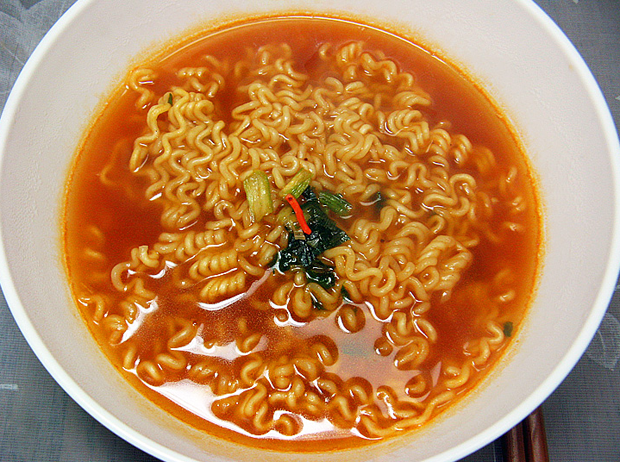 Combini Lovers: Ramen Coreano de Ternera | Happy Smile