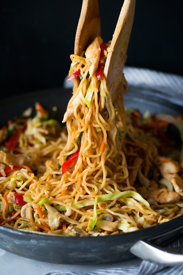 Yakisoba con mayonesa el combo del verano