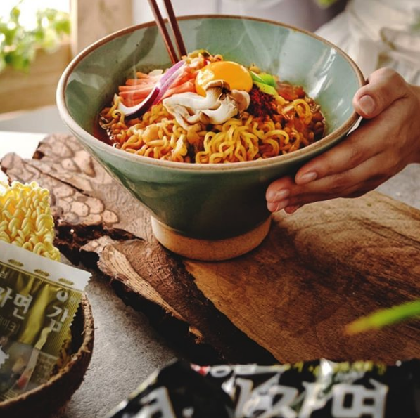 Itadakimasu! Ramen con gyozas y hazlo picante si quieres con nuestra SALSA especial
