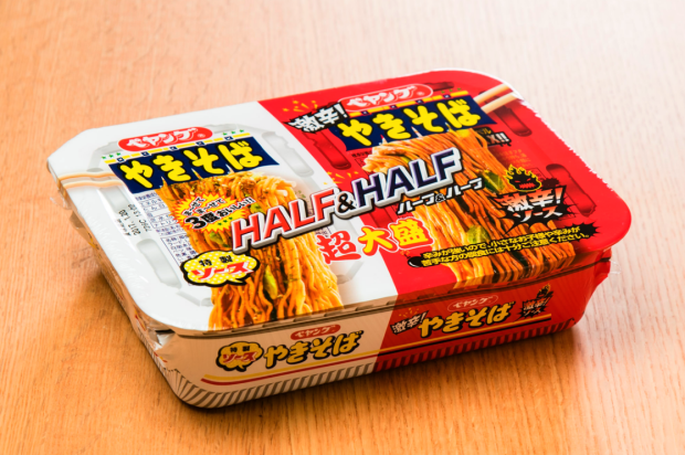 ¡Receta rápida de Yakisoba MITAD y MITAD y CALPIS Vegano, lo mejor del verano!