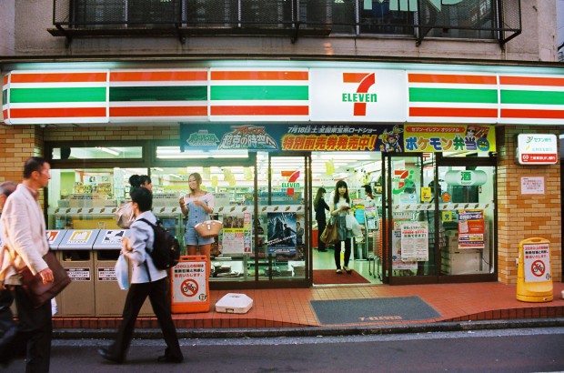Las bolsas Pokémon con Pokéball para salvar el medio ambiente de 7 Eleven en Japón
