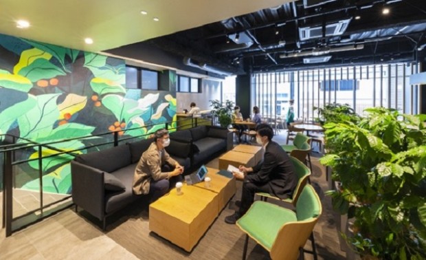 Nuevo Starbucks especial para el teletrabajo en Ginza